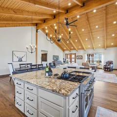 Sapphire Ridge Lodge
