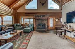 Fishaus: Riverfront Cabin - Image 5