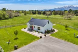 Mountain View Modern Farmhouse - Image 4