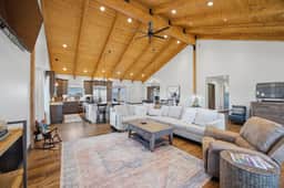Sapphire Ridge Lodge - Image 4
