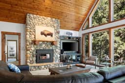 Waters Edge Lodge - Image 4