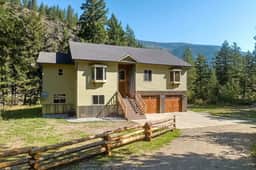 Waters Edge Lodge - Image 2