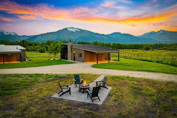 Mara Luxury Cabin- Maple - Image 1