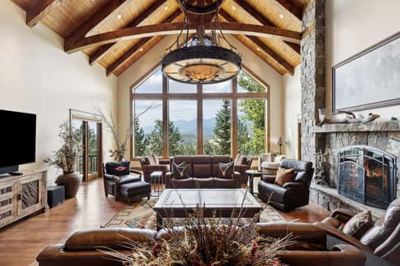 Elegant Mountain Abode - Image 1