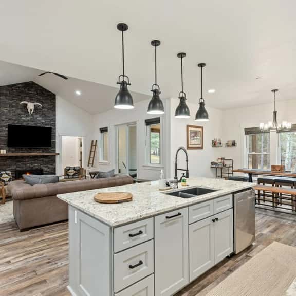 Luxury Rock Creek Abode - Image 1
