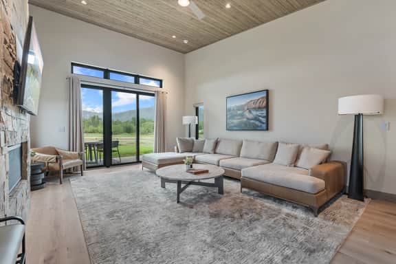 Mara Luxury Cabin- Maple - Image 3