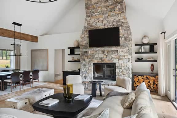 The Dreo Creek Estate: Luxury Home + Private Pond & Trails - Image 3
