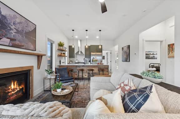 Basecamp: The Blue Bungalow - Image 4