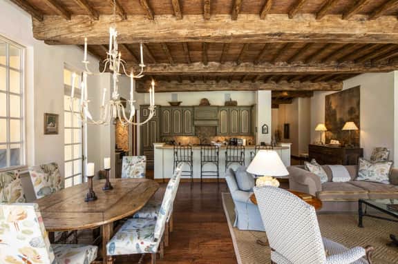 Elegant Fairways Abode - Image 4