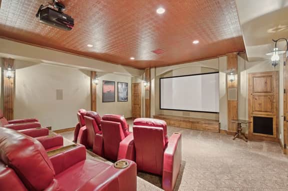 Elegant Mountain Abode - Image 5