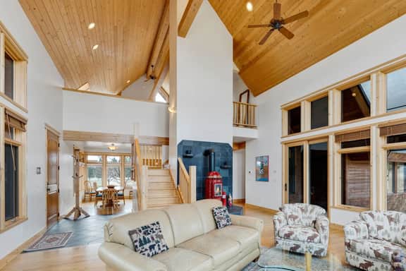 Lazy Beez Cabin - Image 2