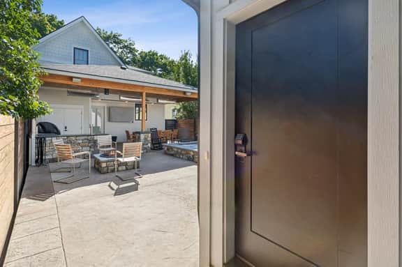 Rooftop Guest House w/ Hot Tub - Image 4