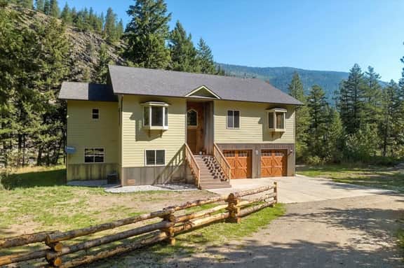 Waters Edge Lodge - Image 2