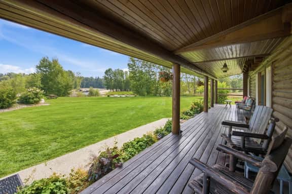 Fishaus: Riverfront Cabin - Image 3