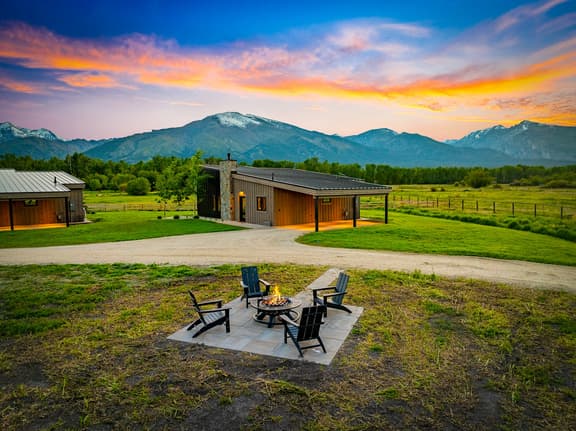 Mara Luxury Cabin- Maple - Image 1
