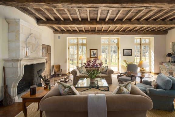 Elegant Fairways Abode - Image 1