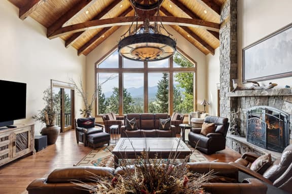 Elegant Mountain Abode - Image 1