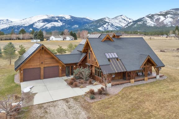 Lazy Beez Cabin - Image 1