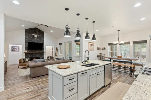 Luxury Rock Creek Abode - Image 1