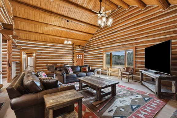 Mountain Escape Lodge - Image 1