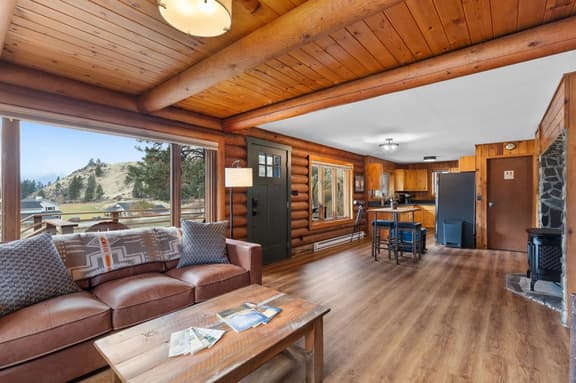 Sapphire Ridge Cabin - Image 1