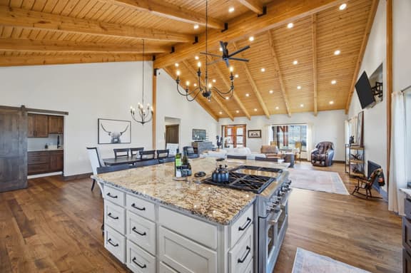 Sapphire Ridge Lodge - Image 1