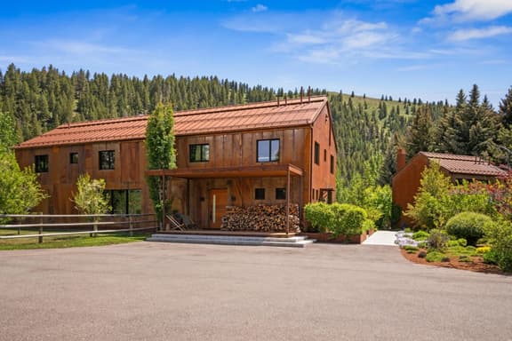 The Rusty Barn at Sun Valley - Image 1